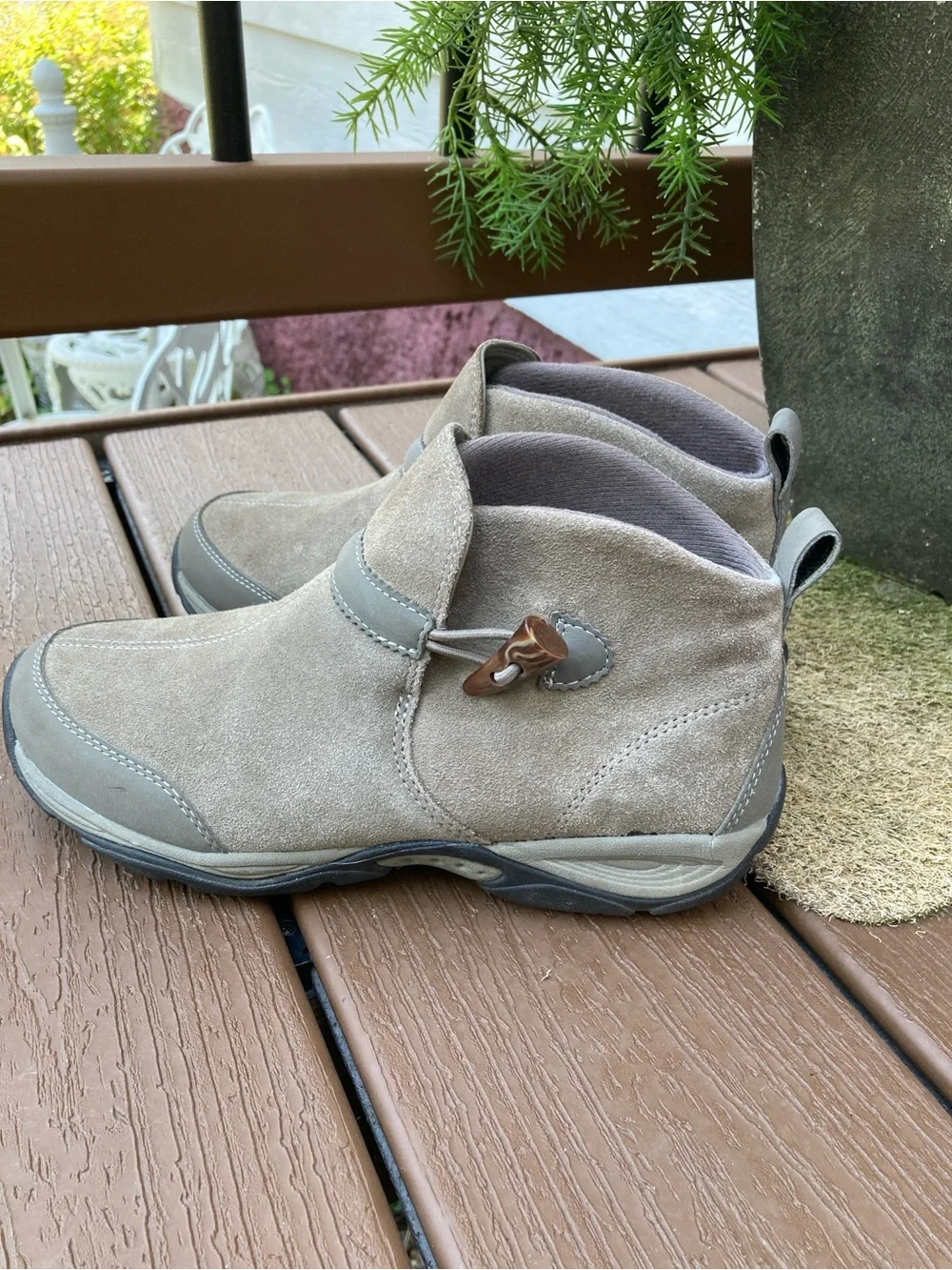 Easy Spirit Size 7 Eselita taupe suede leather ankle bootie